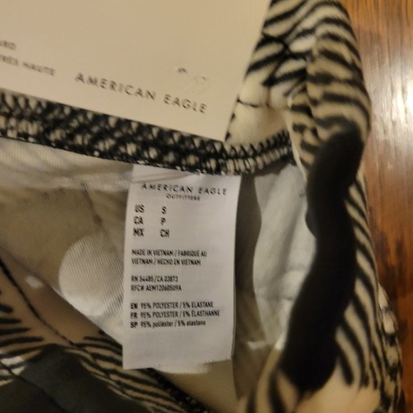 American Eagle Super Hi-Rise Plush Leggings (small) - Picture 6 of 6
